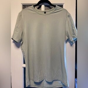 Lululemon five-year basic T-shirt. Size medium. Pelican color.